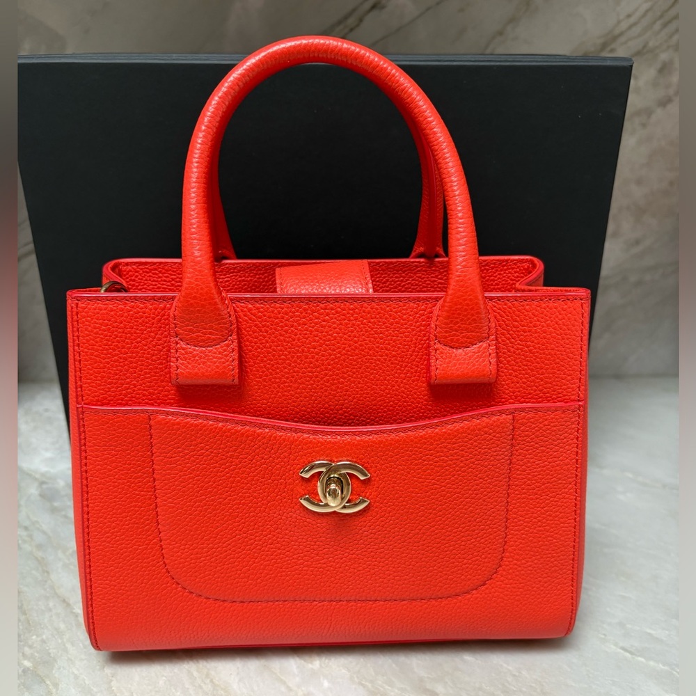 CHANEL mini NEO bag - Picture 2 of 12